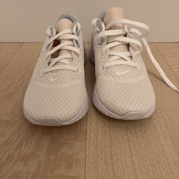 Nike React Running Shoe - Picture 2 of 5